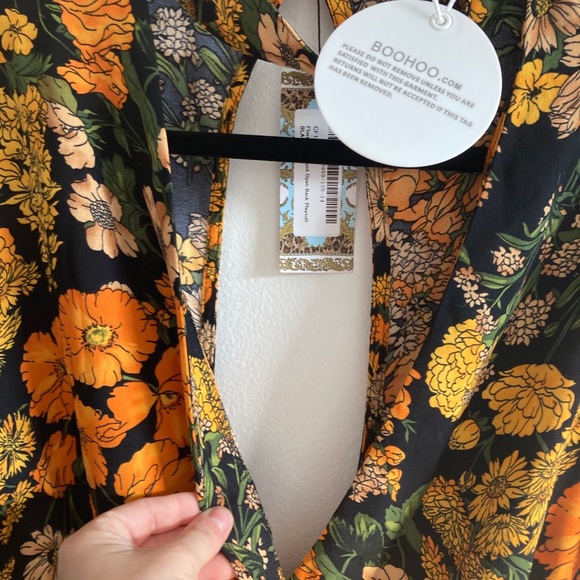 New with Tags | Boohoo Floral Wrap Front Open Back Romper Playsuit - Picture 15 of 15